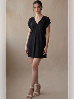GAP Classic Black V-Neck Lightweight Sleeveless Dress with Pockets NWT